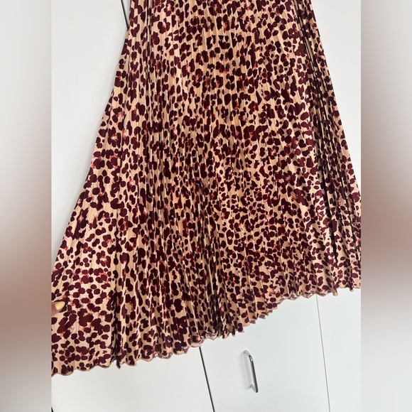 H&M Cheetah Pleated Skirt - Picture 2 of 3